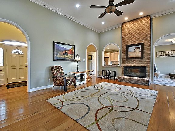 4th image of 332 Farragut Crossing Dr
