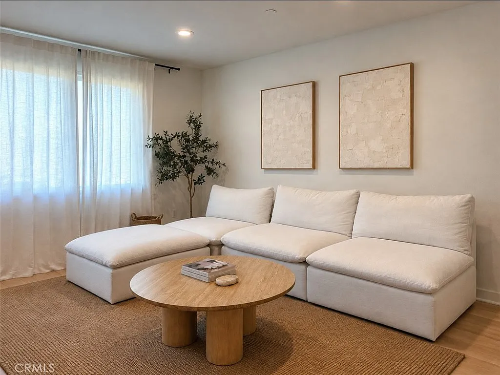 4 bed, 3.5 bath, 1747 sqft, $4,350 — Photo 4