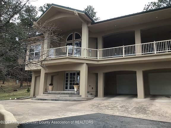 2nd image of 104 Del Monte Dr