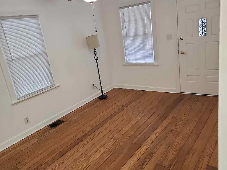 1015 Camden Ave — Photo 6