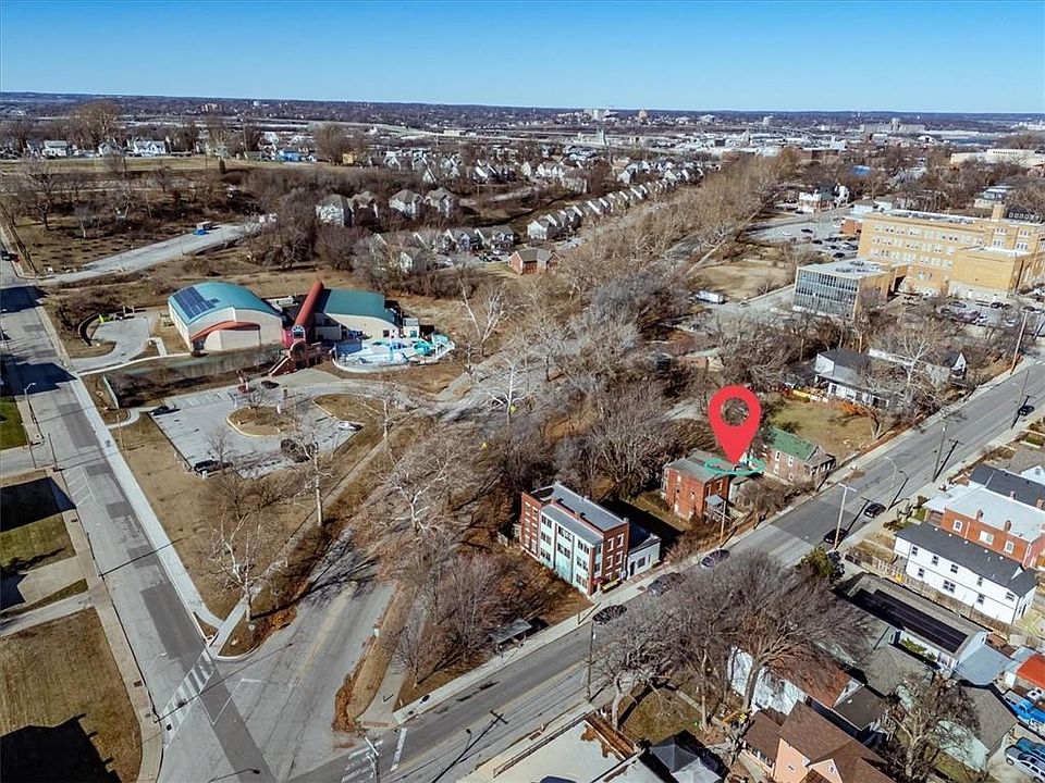 1st image of 2020 Summit St