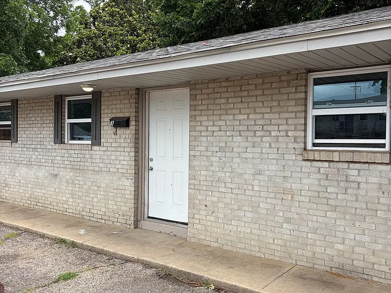 2801 Vicksburg St — Photo 2