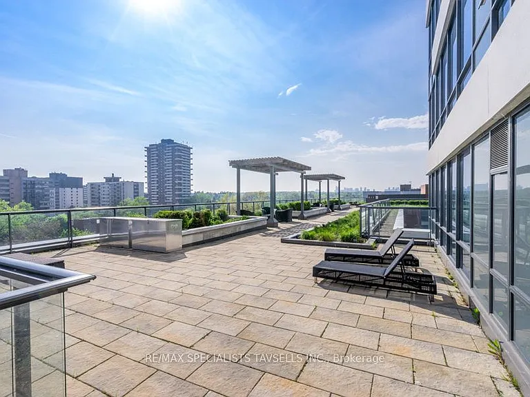 1 Hurontario St #304 — Photo 29