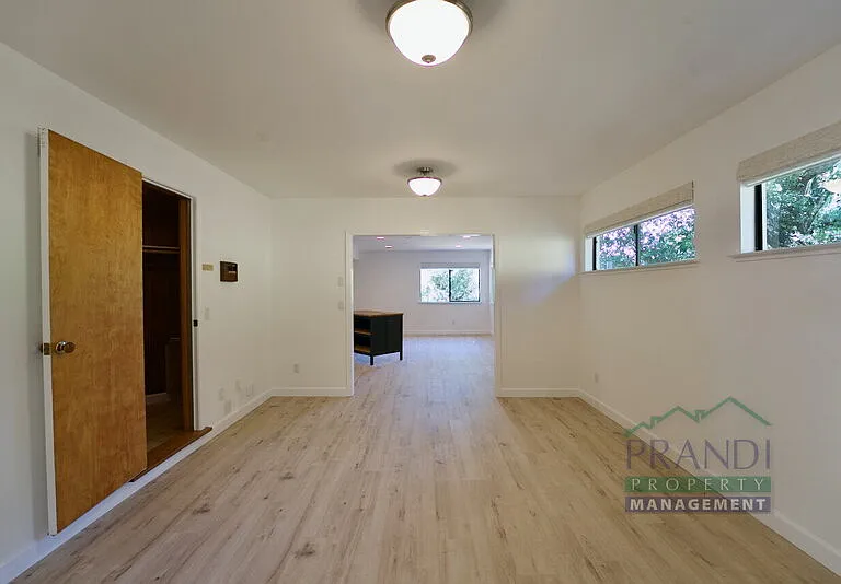 137 Maestro Rd — Photo 2
