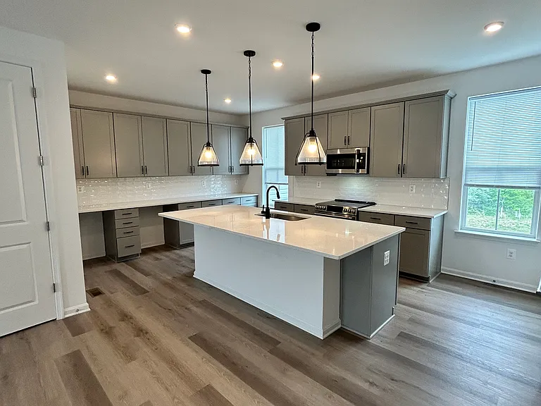 320 Andrew Ct — Photo 8