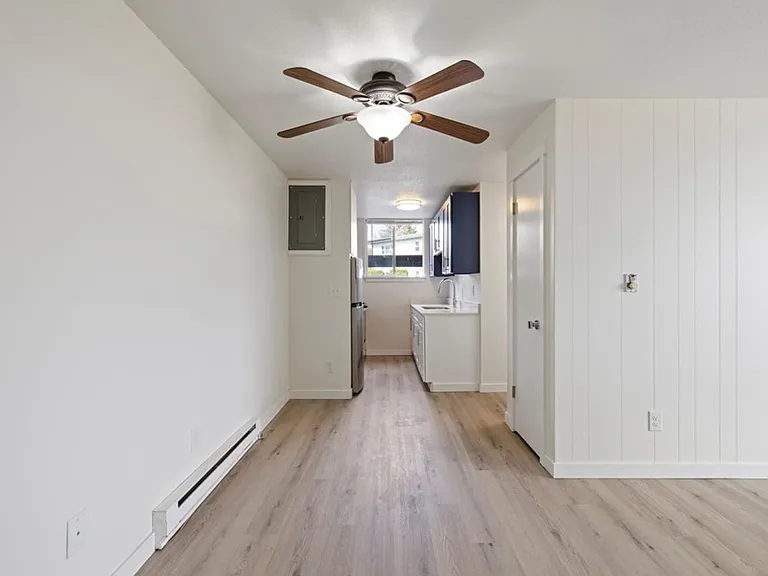 Dolphin Apartments: Leasing Specials! Great location in Kennewick — Photo 47