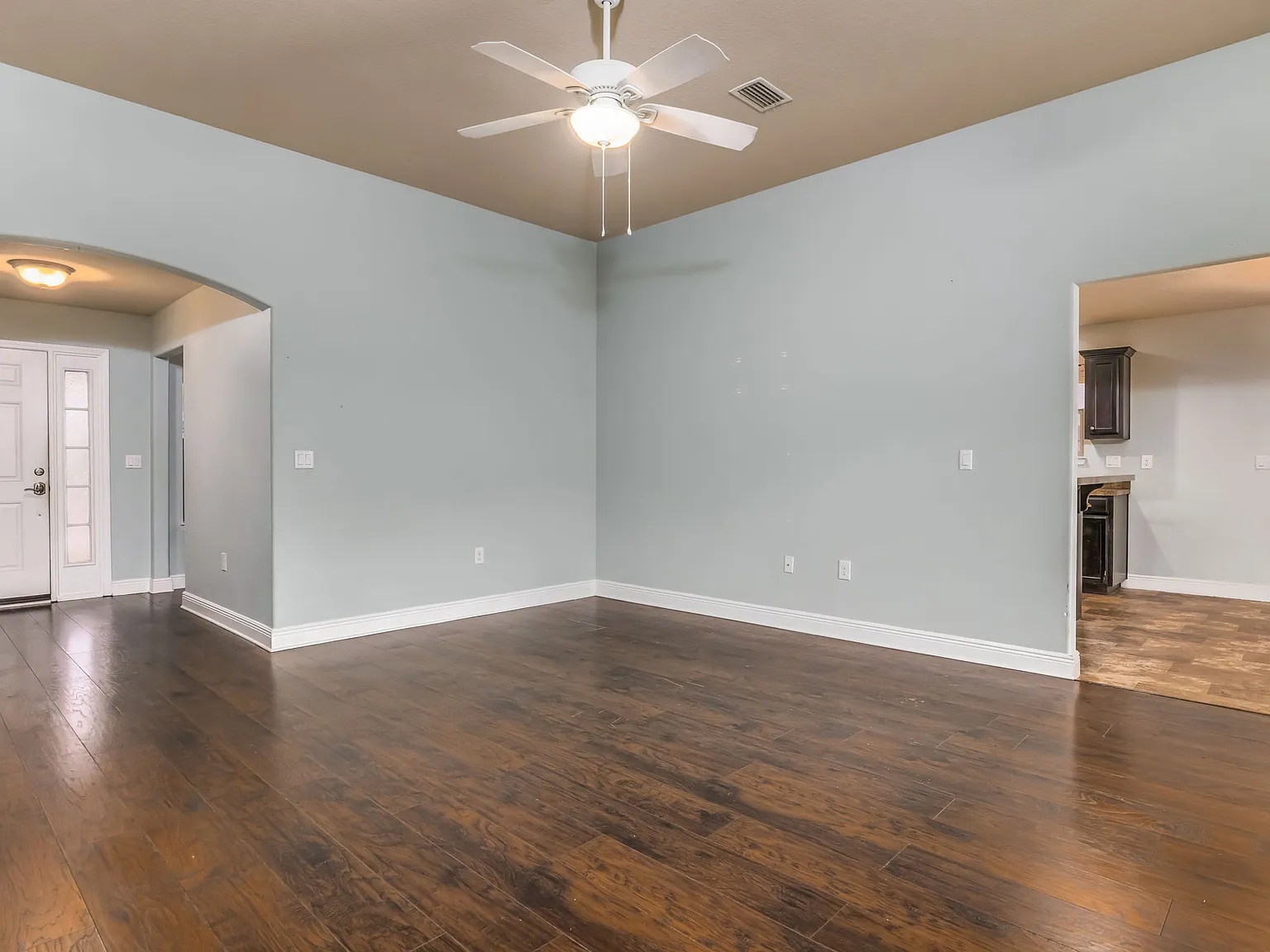 4 bed, 1807 sqft, $2,050 — Photo 3