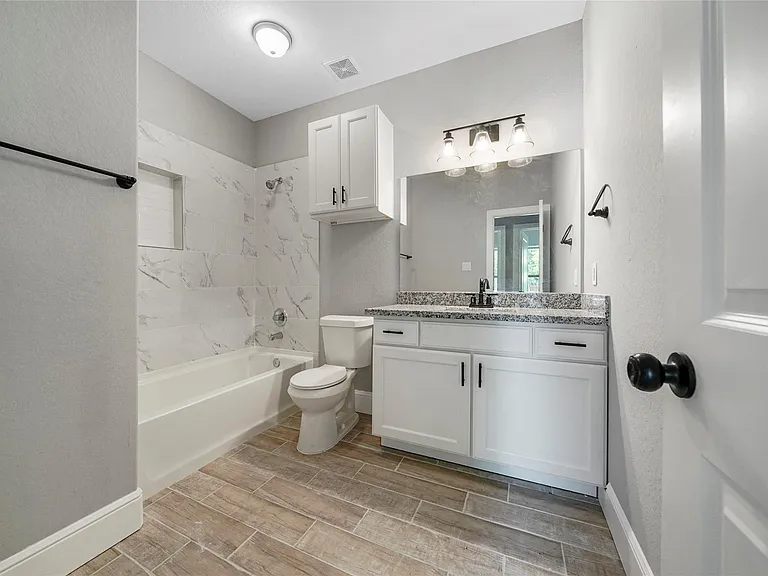 4205 Elmwood St #B — Photo 24
