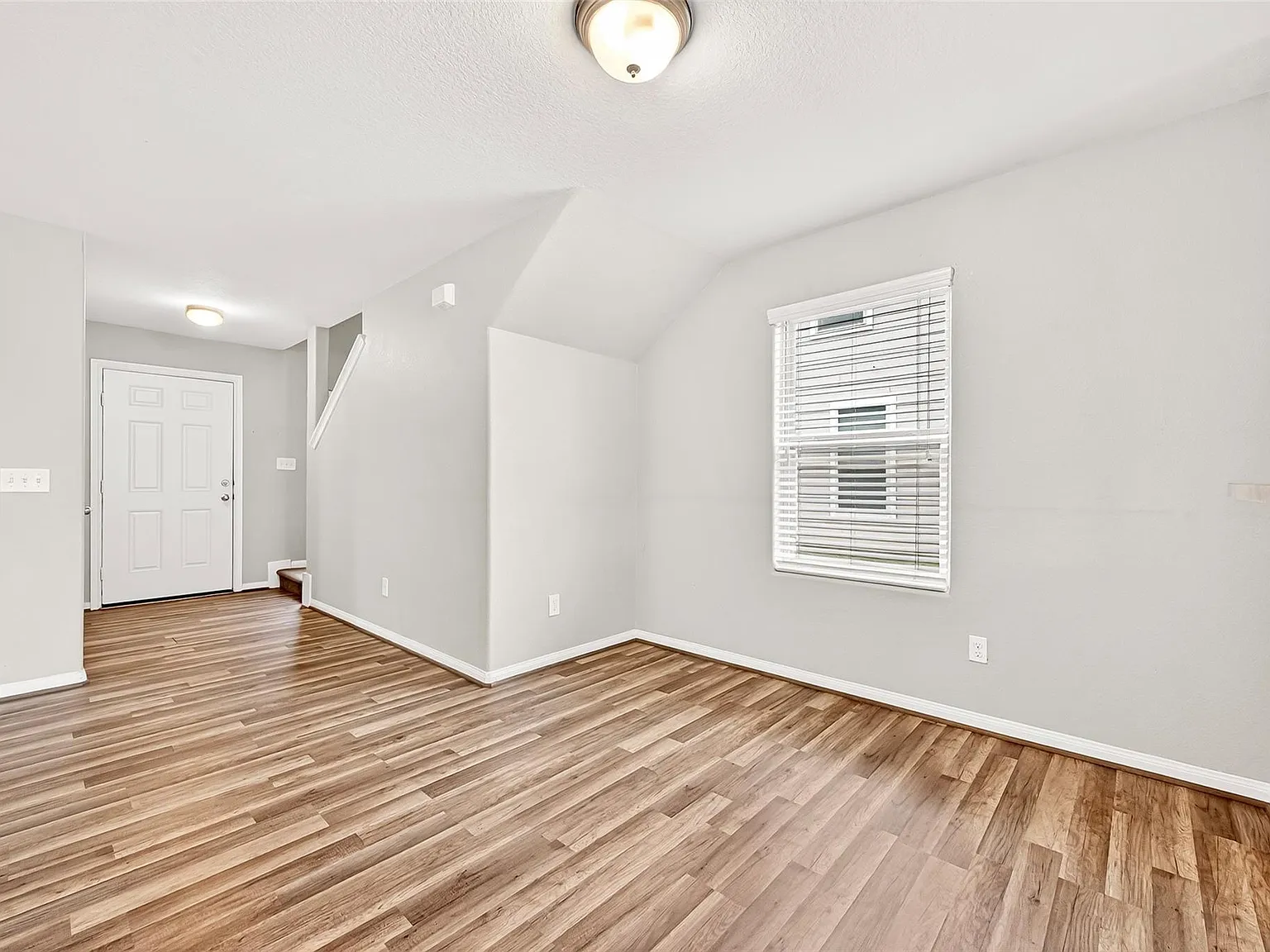 4 bed, 3.0 bath, 2201 sqft, $1,950 — Photo 3