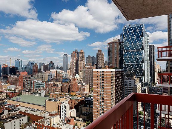 3rd image of 260 W 52nd St APT 24B