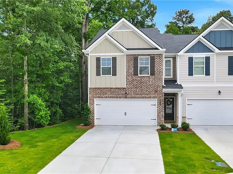 371 Lanier Cir — Photo 1