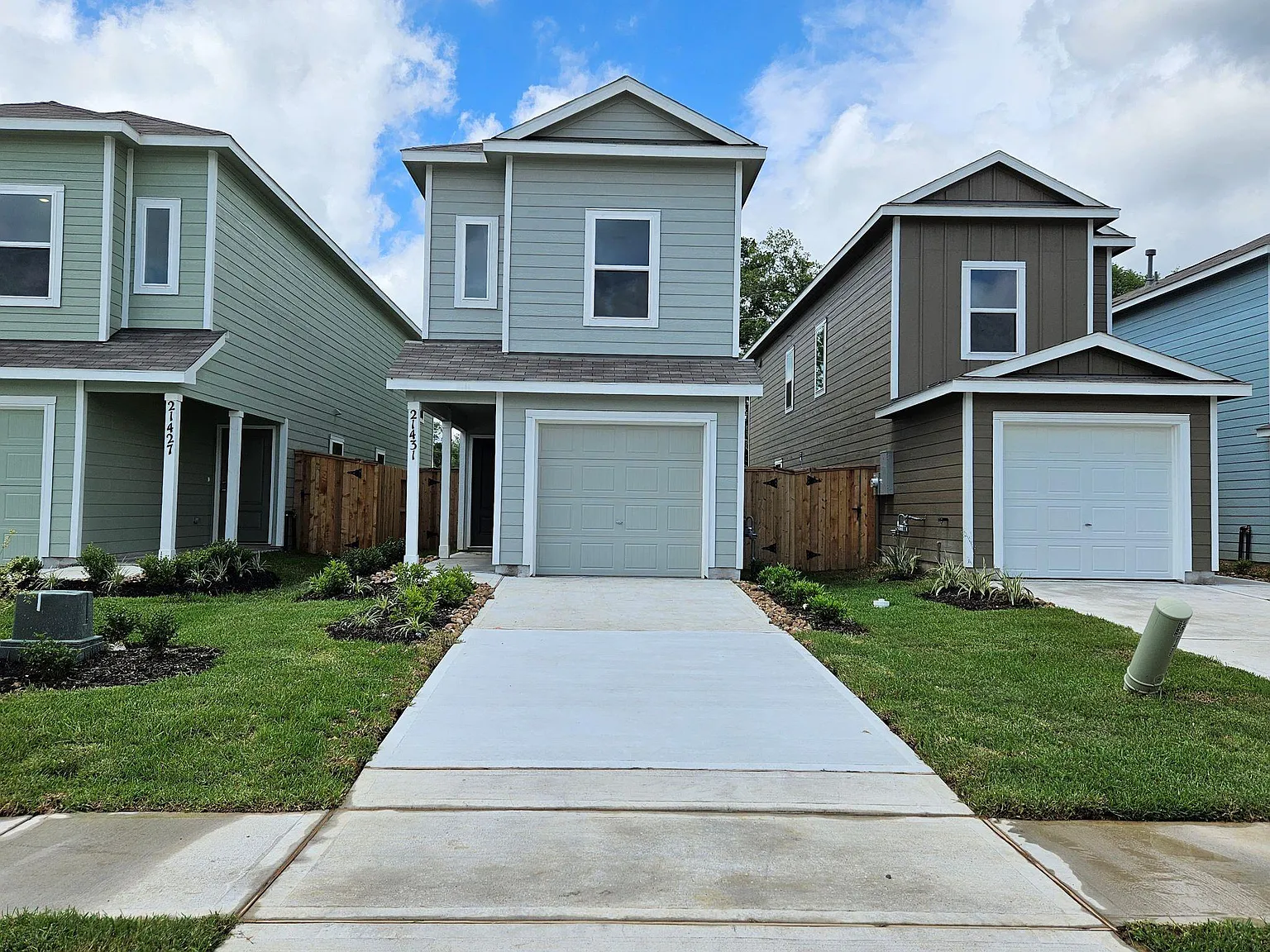 3 bed, 2.5 bath, 1189 sqft, $2,195 — Photo 2