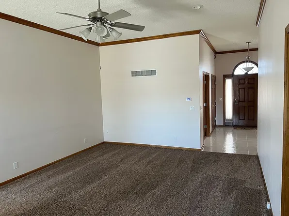 3308 S Victoria Dr, Blue Springs, MO 64015