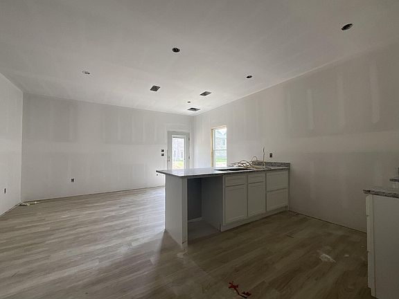 5th image of 415 Church St