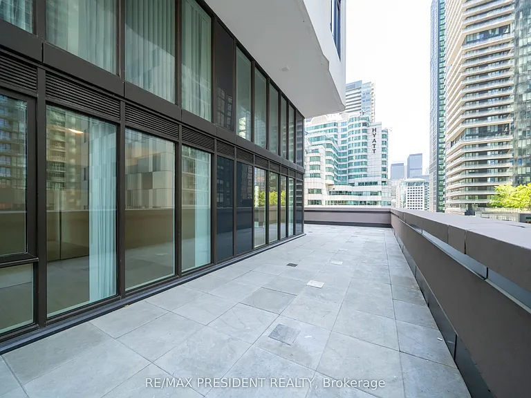 400 King St W #808 — Photo 29