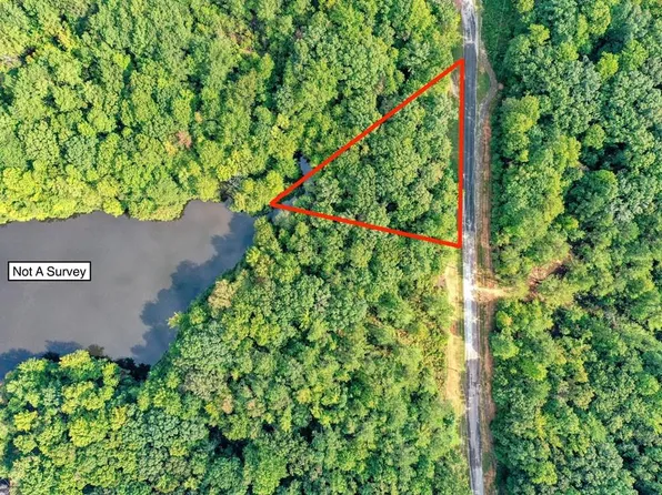 820 Strike King Dr, Cedar Grove, TN 38321