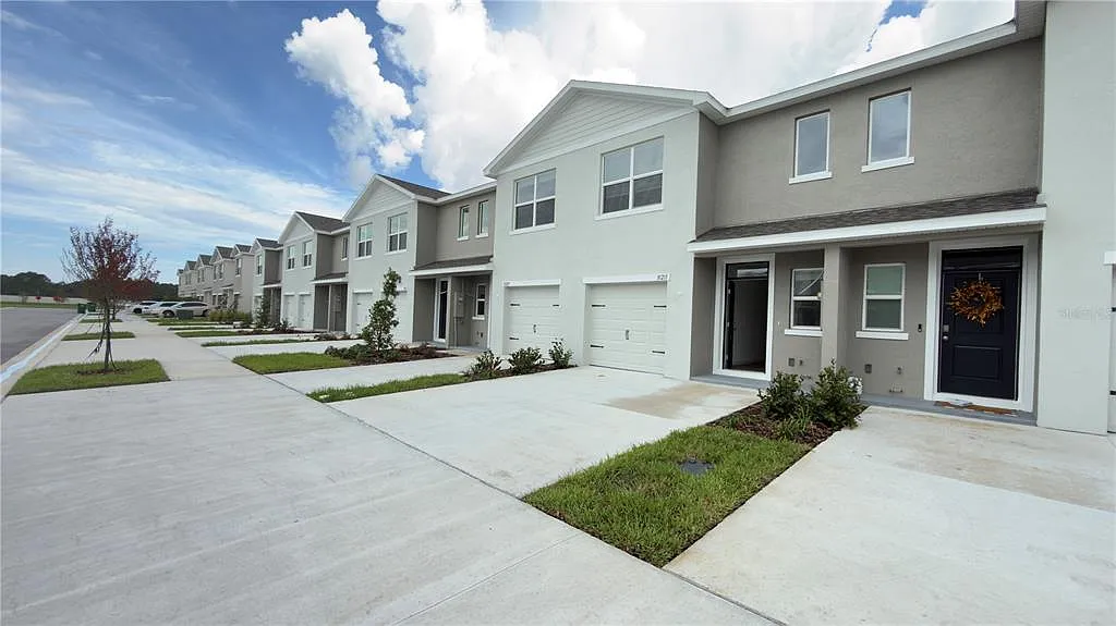 3 bed, 2.5 bath, 1463 sqft, $2,000 — Photo 2
