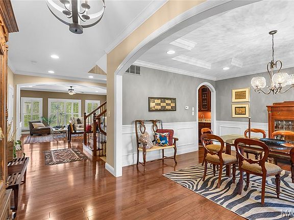 5th image of 651 Ashmont Dr