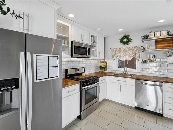 5th image of 8901 Southfield Dr