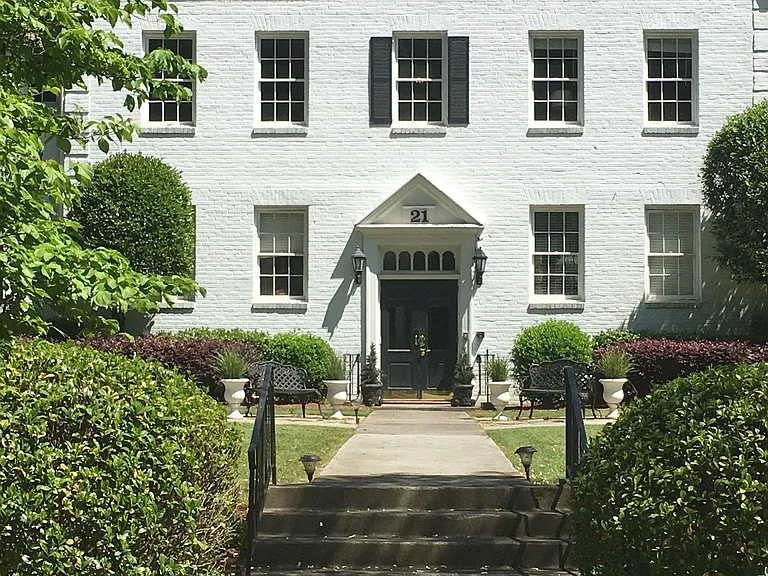 21 Peachtree Memorial Dr NW #10 — Photo 2