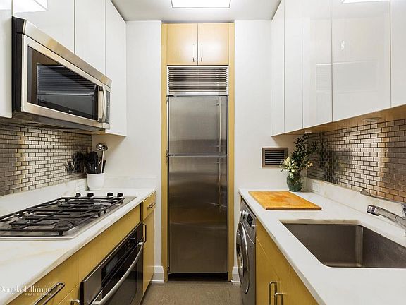3rd image of 211 E 51st St APT 3A