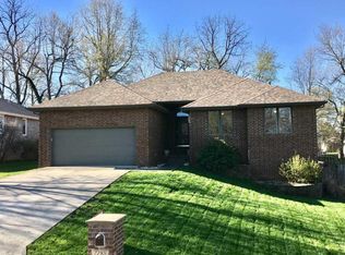 2288 W Nottingham St, Springfield, MO 65810