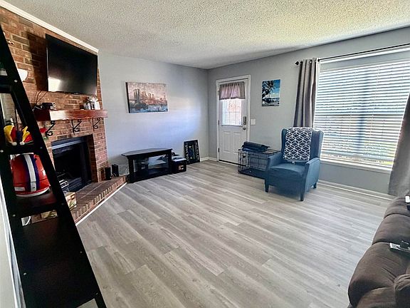 5th image of 34 Birchview St