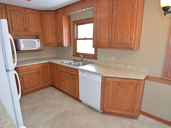 4th image of 2092 Fairways Ln