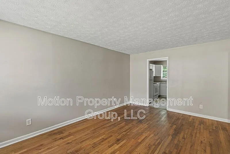 2 bed, 1.0 bath, 900 sqft, $1,200 — Photo 3