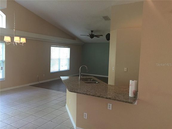 4th image of 936 Oak Chase Dr