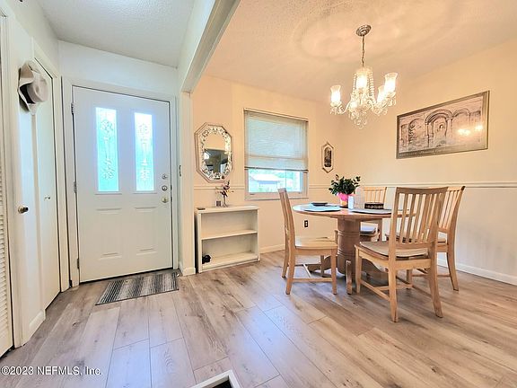 5th image of 2046 Broad Oak Dr