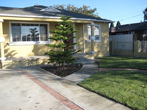 5th image of 308 Azalia Dr