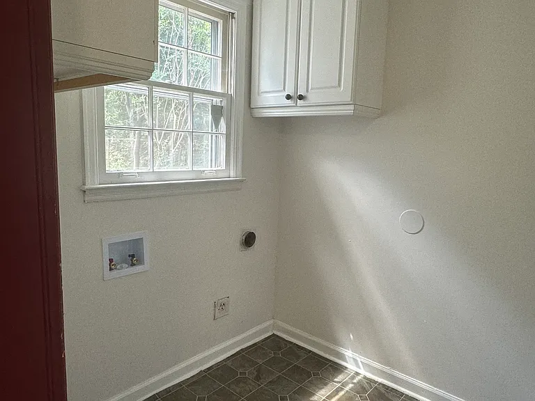 1589 Wheaton St — Photo 4