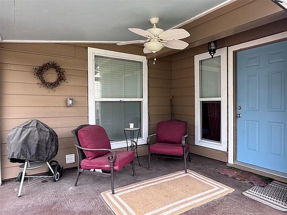 4th image of 70 Westwood Dr W