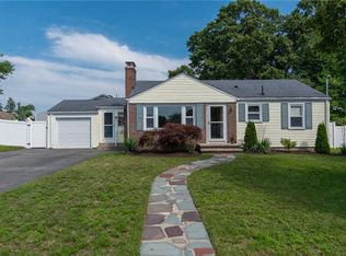 180 Plantation Dr, Cranston, RI 02920