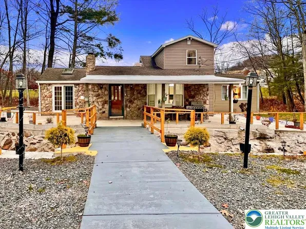 447 Saint Johns Rd, Drums, PA 18222