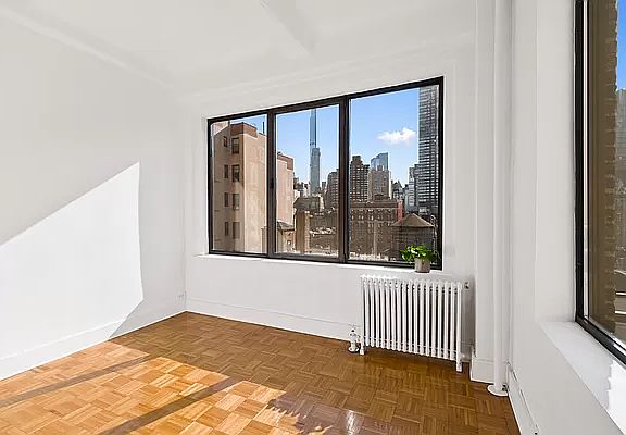 4th image of 118 W 72nd St APT 1104