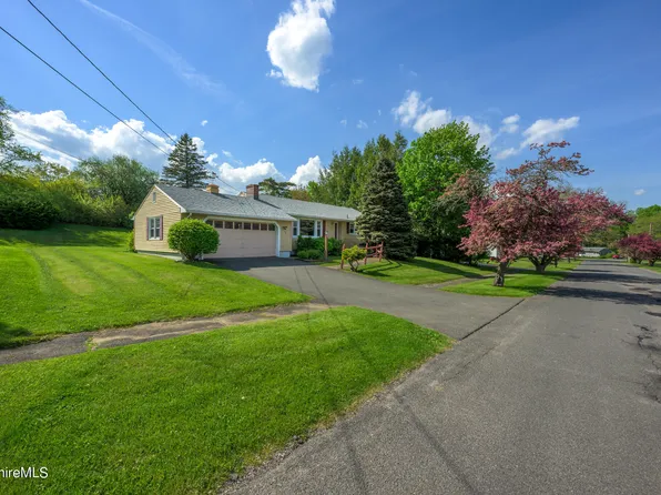 28 Darlene Ave, Pittsfield, MA 01201