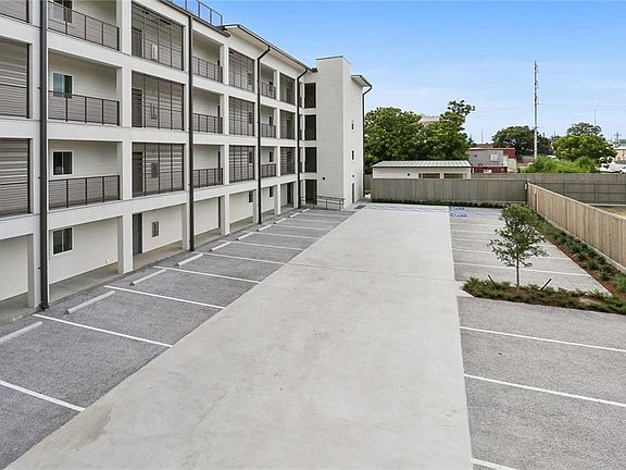 2nd image of 2100 Saint Thomas St APT 303