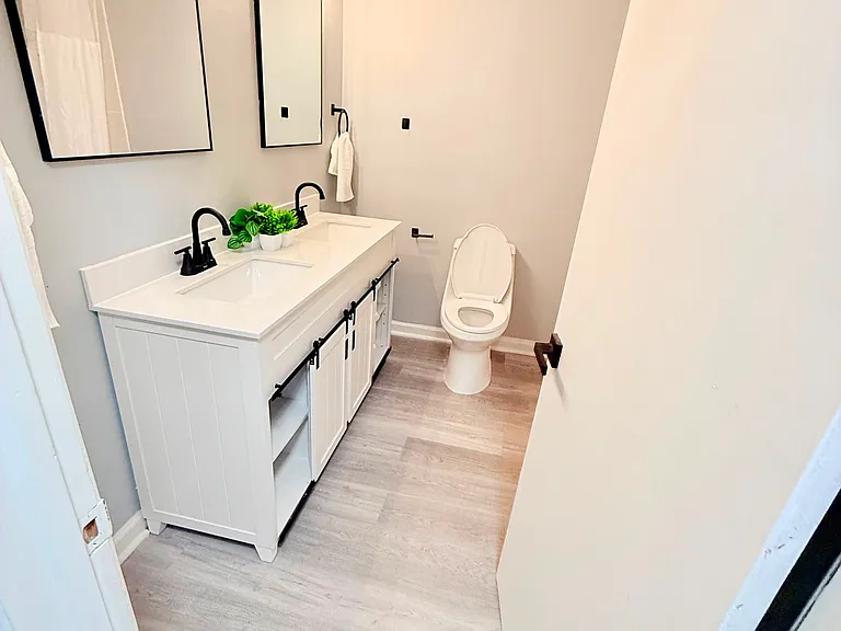 3130 Bancroft Ave — Photo 9
