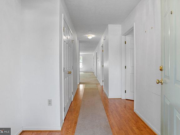 5th image of 203 Rosewood Ln