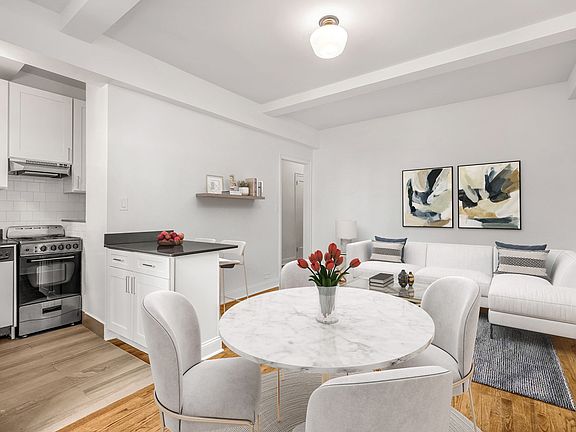 4th image of 208 W 23rd St APT 906