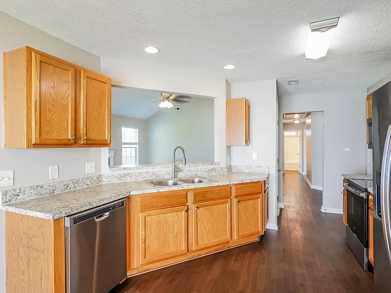 7128 Legacy Dr — Photo 7