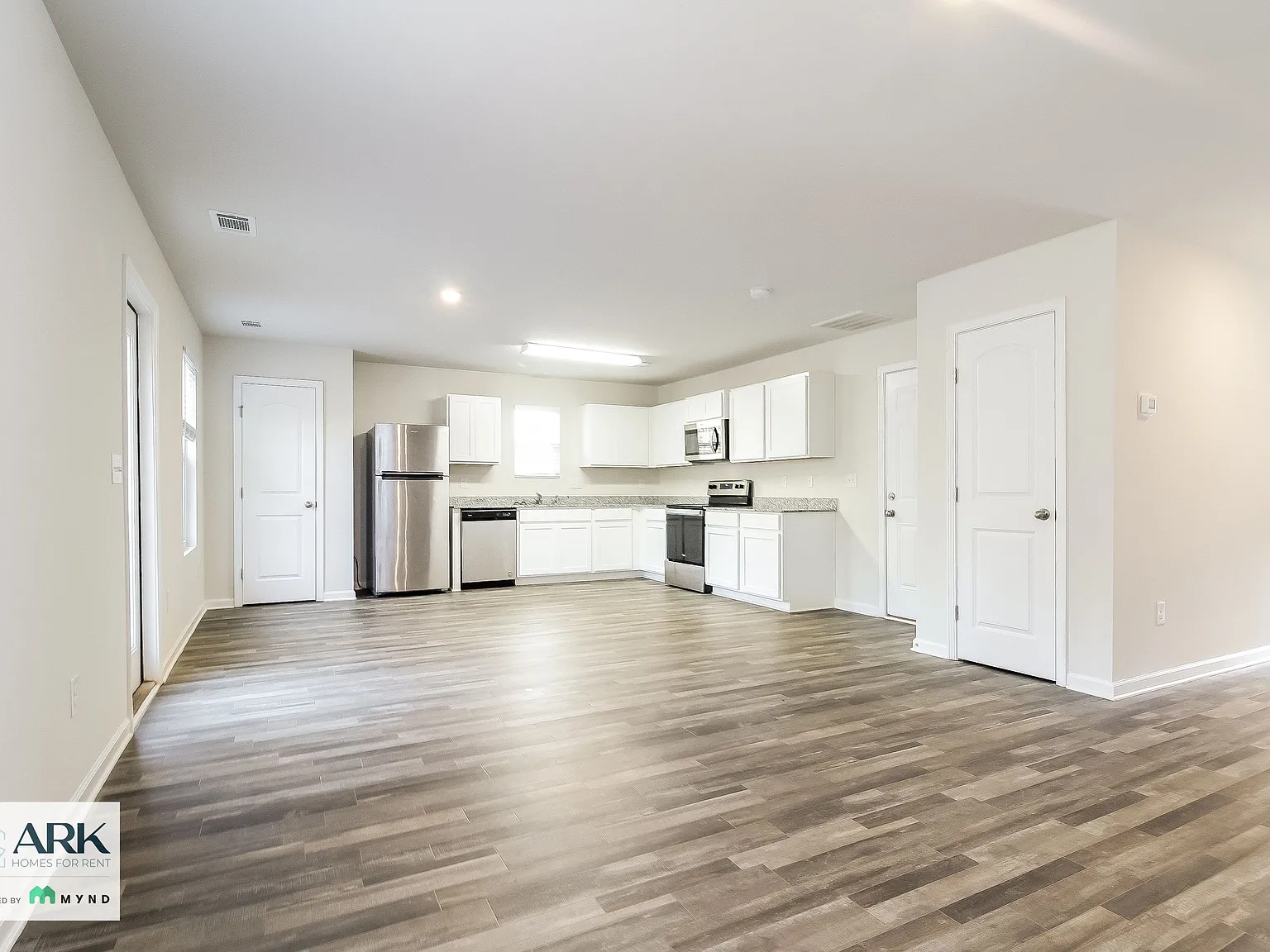 4 bed, 3.0 bath, 1811 sqft, $1,899 — Photo 2