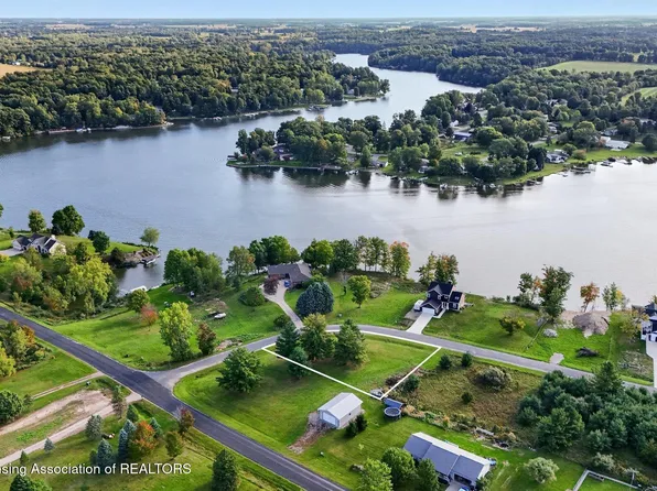 500-2 Lakeside Dr, Perrinton, MI 48871