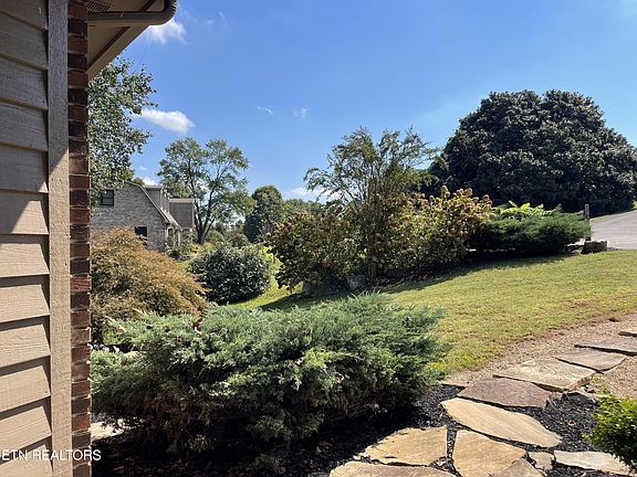5th image of 103 Farmington Pl