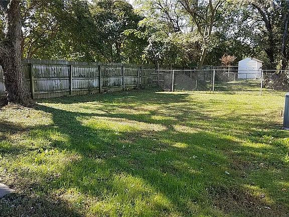4th image of 345 Woodview Ave