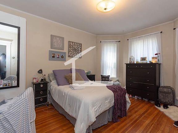 4th image of 33 Fairbanks St #4D
