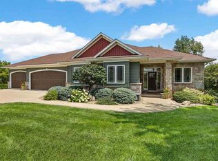 1356 Lakewoods Ct NE, Swisher, IA 52338