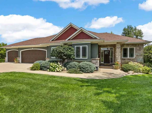 1356 Lakewoods Ct NE, Swisher, IA 52338